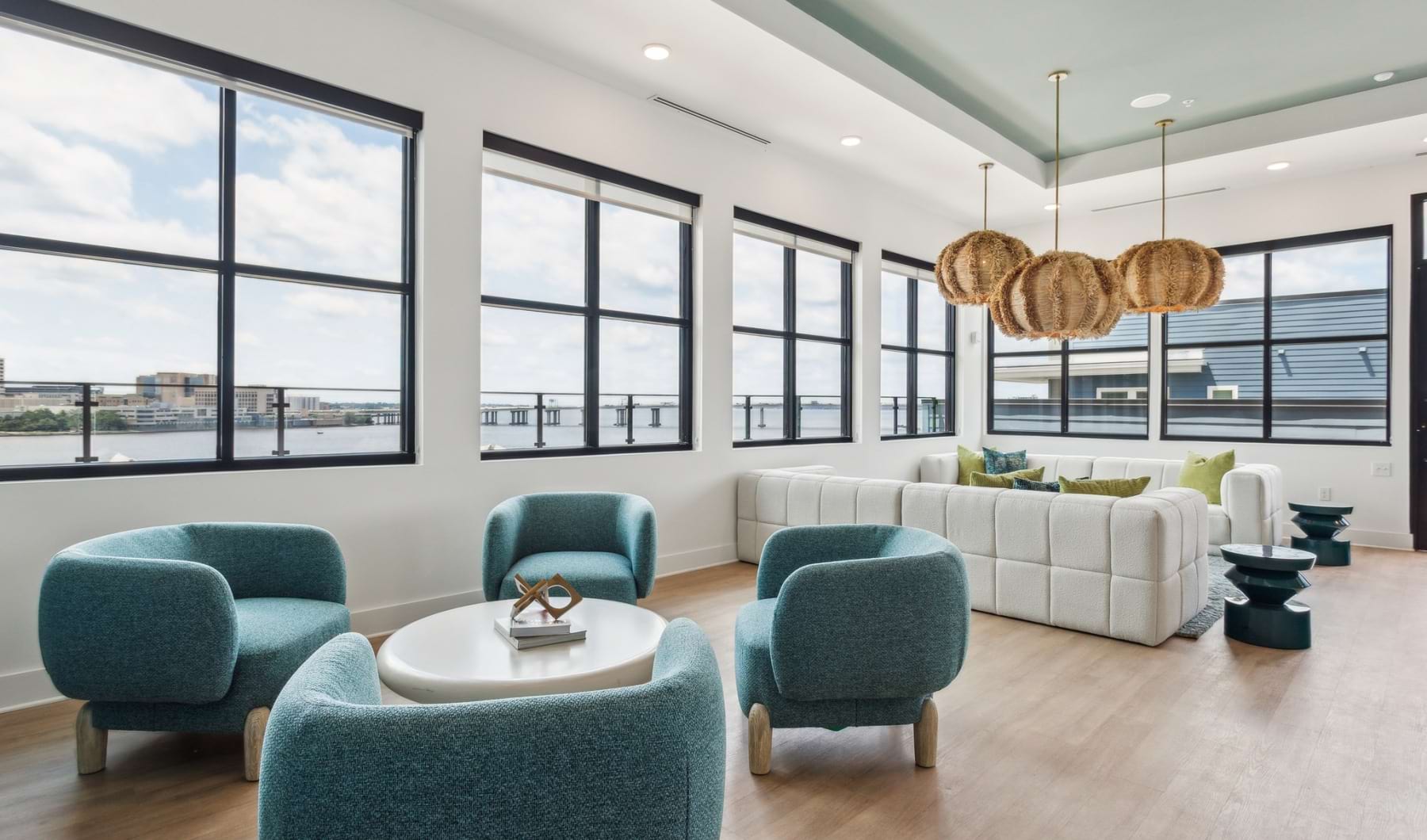 One Riverside: Luxury Apartments in Jacksonville, FL